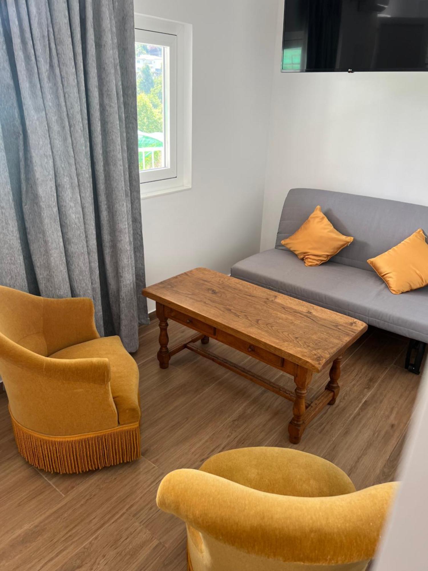 Funileiro, Apartamentos E Quartos 아마레스 외부 사진